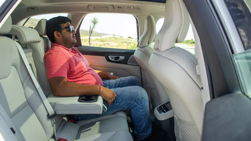 Rear-seat legroom