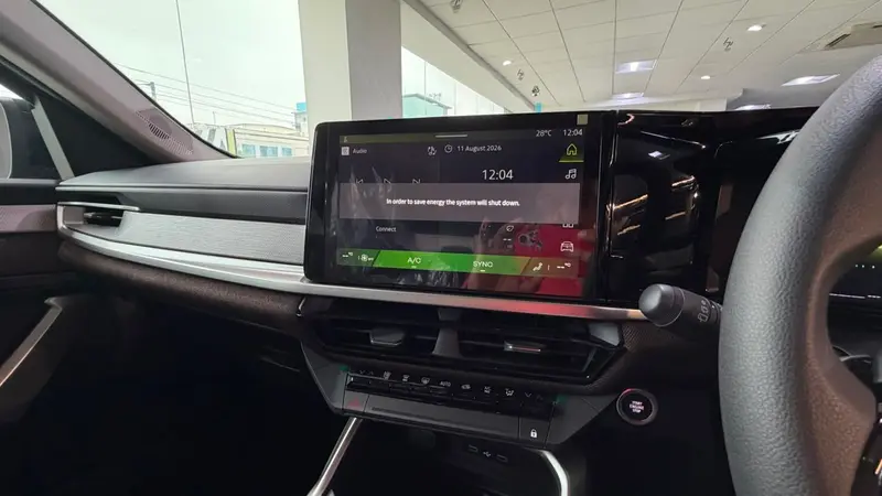 Adventure dashboard and 25.65 cm (10.1-inch) multimedia system