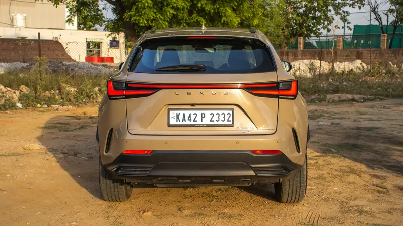 350h AWD rear view