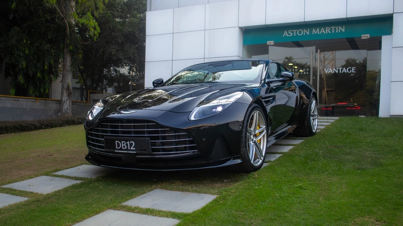 Aston Martin DB12