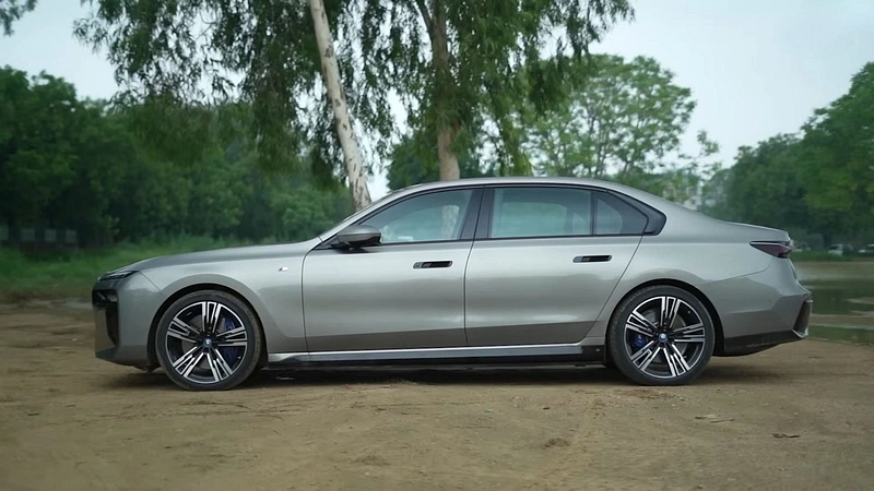 BMW i7