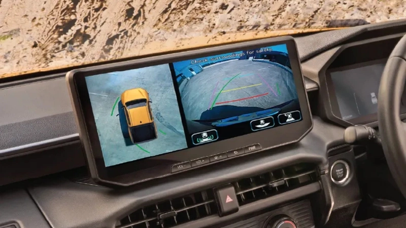 Toyota Hilux 360-degree camera display
