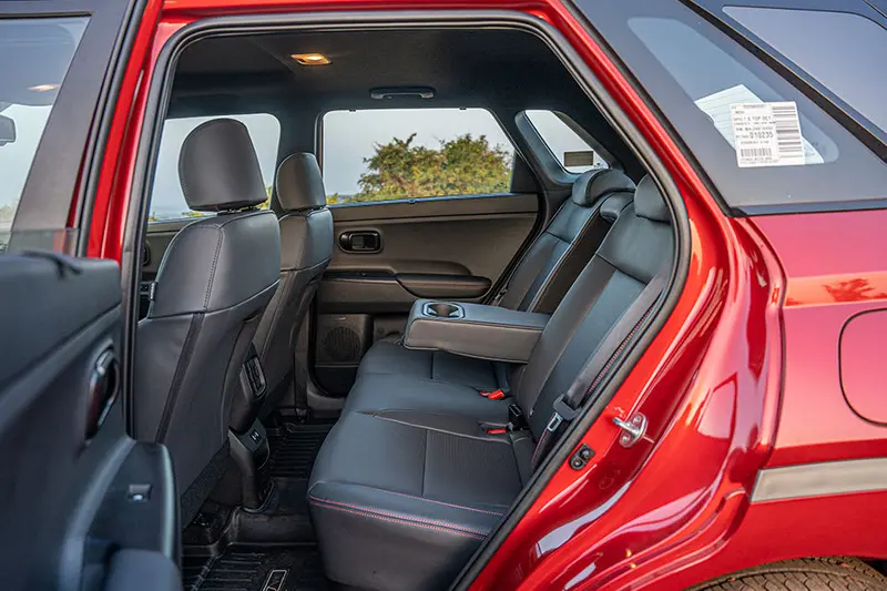 Rear Seats With Arm Rest