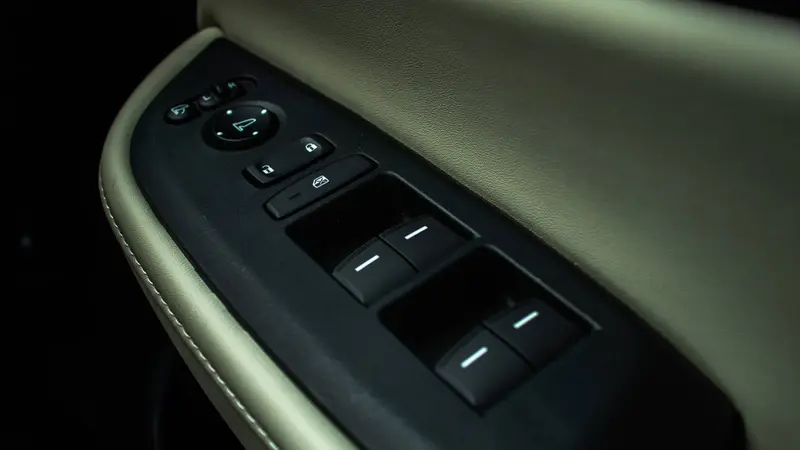 Driver-side door controls for power windows, central locking and electrically adjustable mirrors
