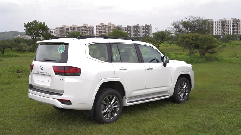 Toyota Land Cruiser 300