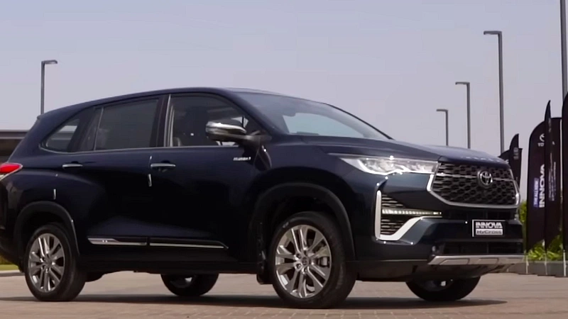 Toyota Innova Hycross