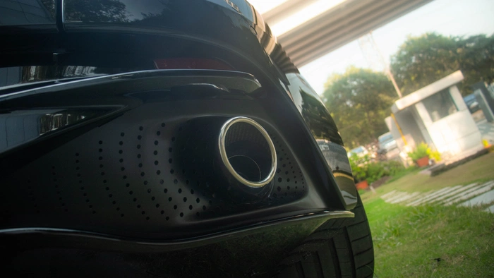 Aston Martin DB12 image 2