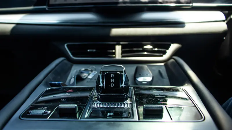 Centre console with electronic gear selector, drive mode and vehicle control switches