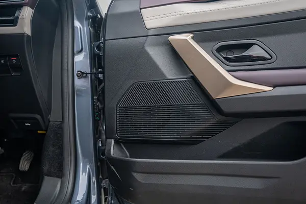 It gets a six-speaker Arkamys surround sound system.