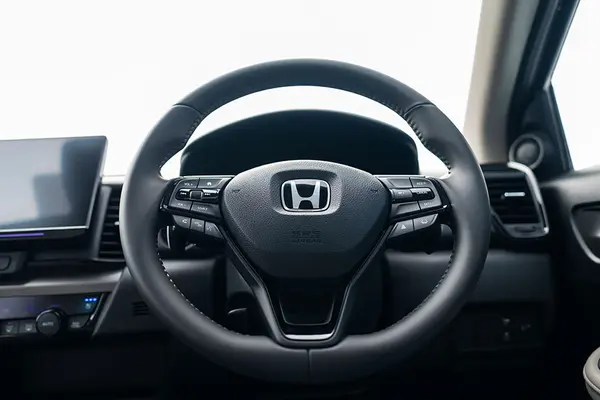 For safety, it features six airbags as standard.