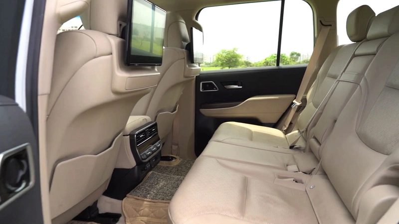 Toyota Land Cruiser 300