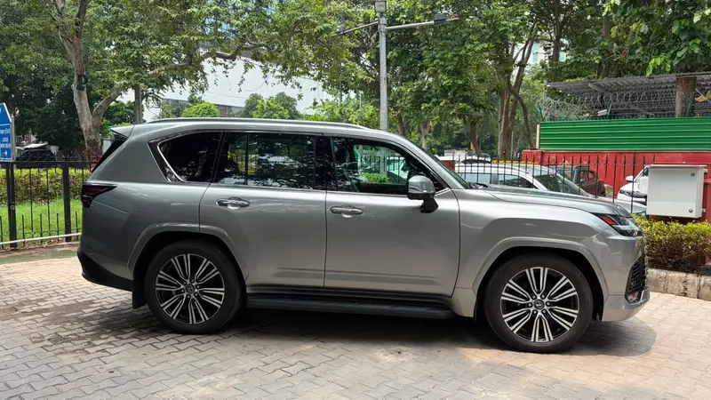 right side profile showing its large SUV proportions and alloy wheels