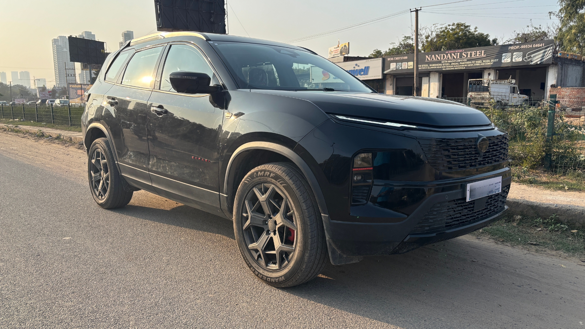 Tata Safari in black