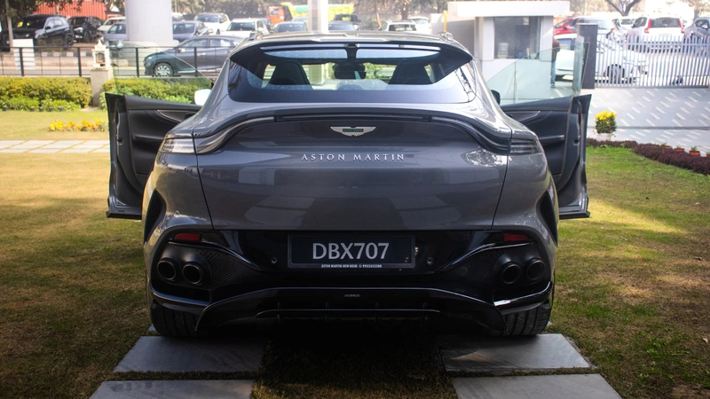 Aston Martin DBX