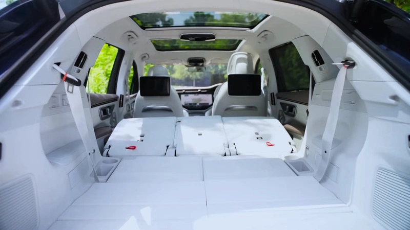 Mercedes-Benz EQS SUV