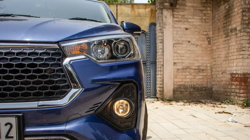 front grille, headlamp and fog lamp