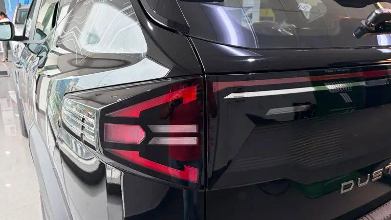 Adventure rear profile and taillight