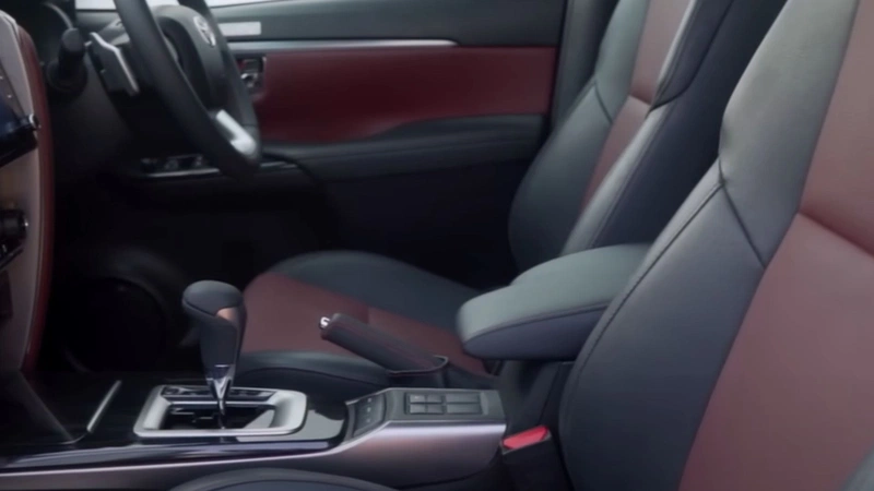 Toyota Innova Hycross