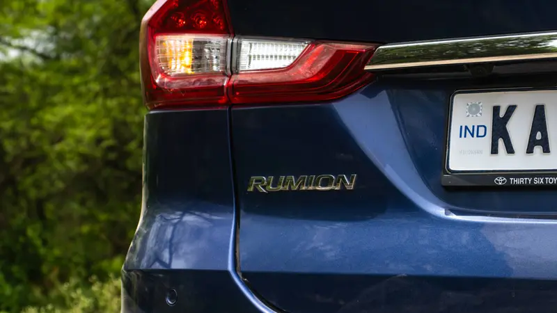 rear badge and tail lamp