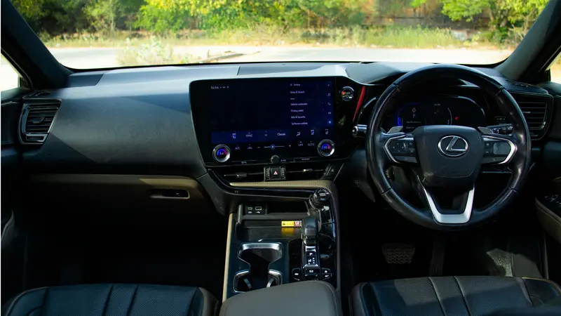 350h AWD Front dashboard and cabin