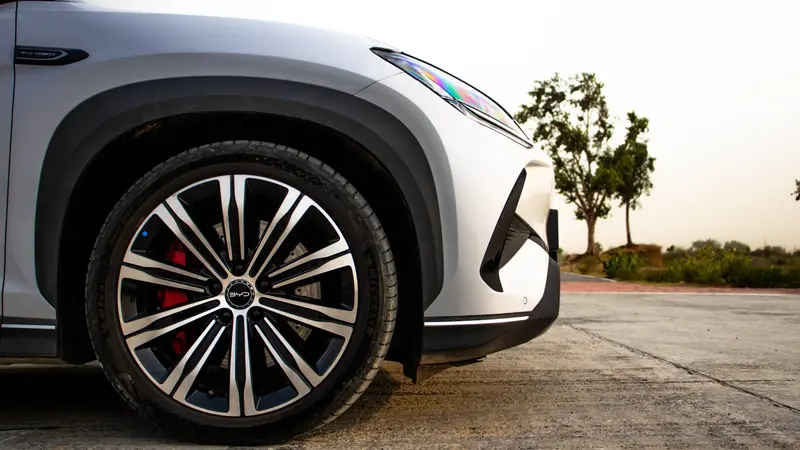 245/45 R20 alloy wheel with front coloured brake caliper