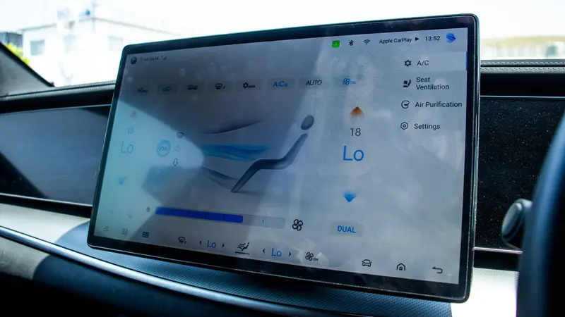 15.6-inch (39.6 cm) intelligent rotating touchscreen display showing dual-zone automatic heat-pump air-conditioning controls