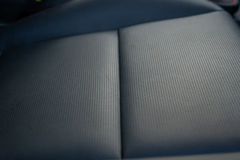 Front Seat Ventilation (Close Up)