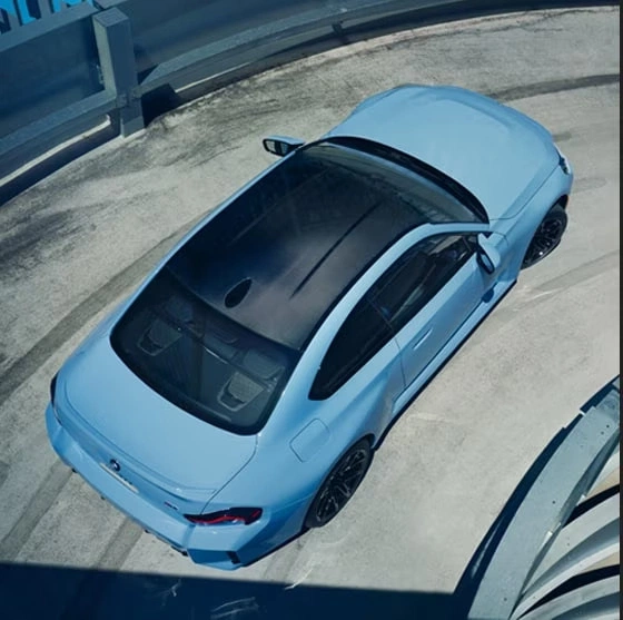 Carbon-fibre lightweight roof.