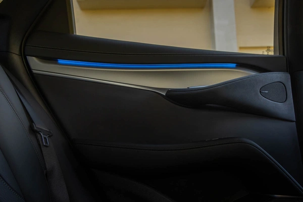 128-colour ambient lighting.