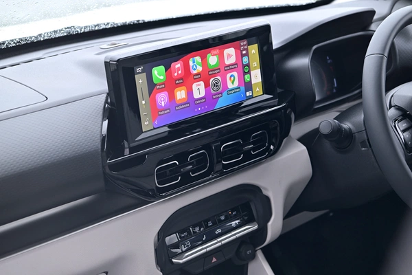 10-inch touchscreen with wireless mirroring.