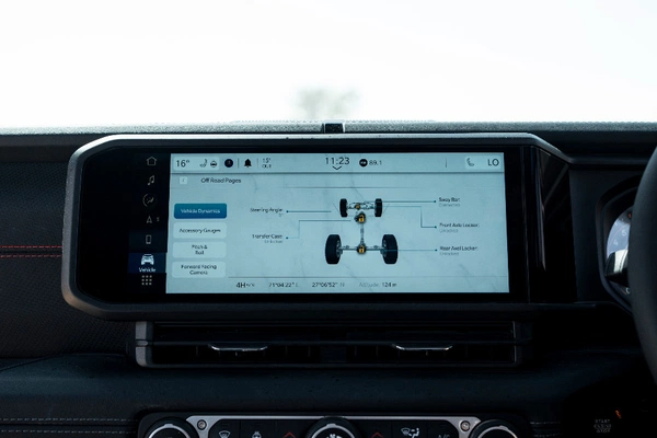 12.3-inch smooth-running touchscreen.