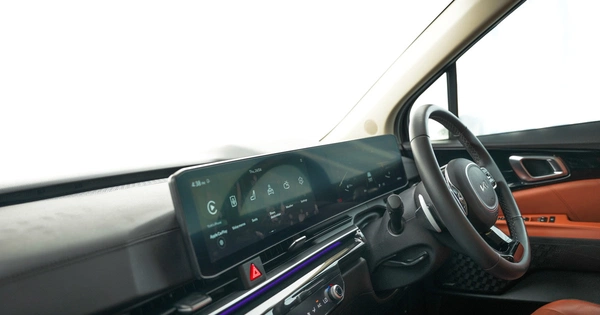 Dual 12.3-inch seamless displays.