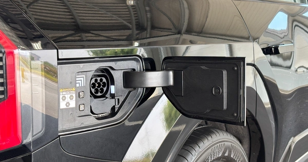 Supports 350 kW charging – 10-80 % in 24 minutes.