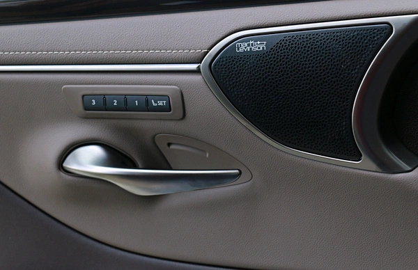 17-speaker 1800 W Mark Levinson.