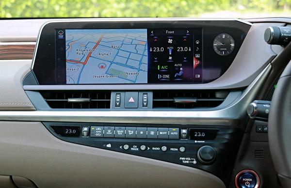 Huge 12.3-inch multimedia screen.