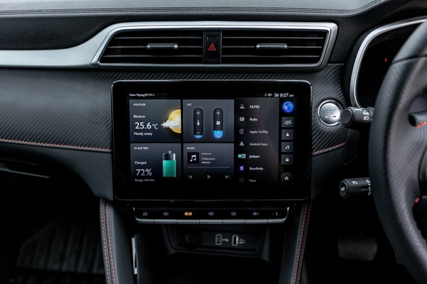 large 10.1-inch touchscreen