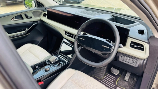 Triple-screen setup runs smoothly with many features.