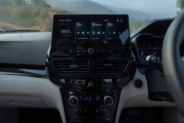 10.25-inch infotainment.