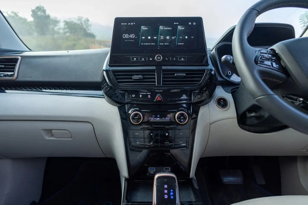 Dual-zone climate control.