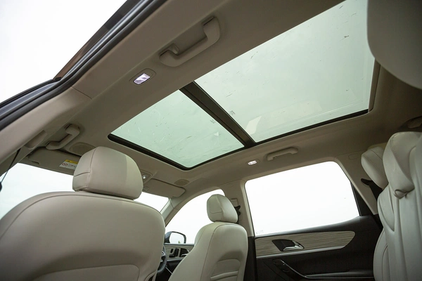 Panoramic sunroof.