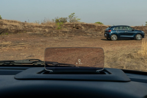 Heads-up display projects key information straight ahead of the driver.