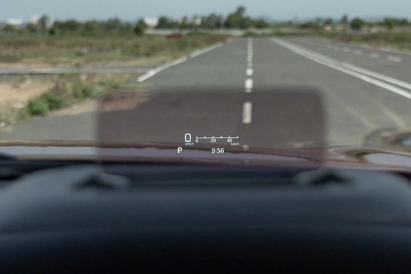 Heads-up display places important data right in the driver’s forward view.