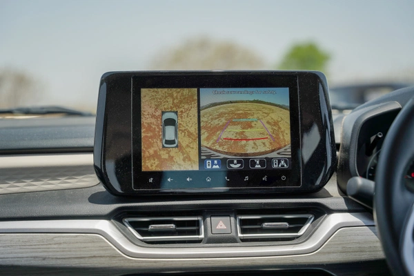 360-degree camera makes parking in narrow spots stress-free.