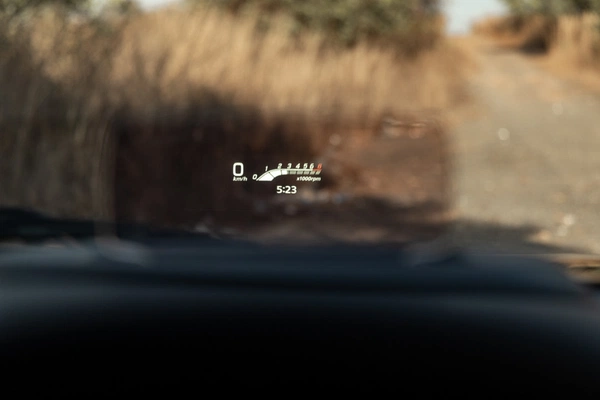Heads-up display keeps essential driving data in the driver’s direct line of sight.