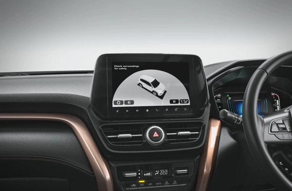 360-degree camera lets you manoeuvre confidently in the tightest spots.