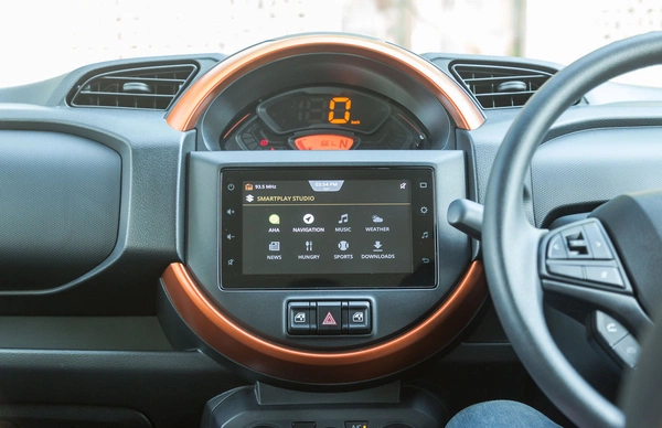 7-inch touchscreen keeps operation basic but highly intuitive.