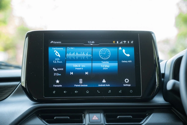 The 9-inch touchscreen is fast, fluid and has excellent resolution.