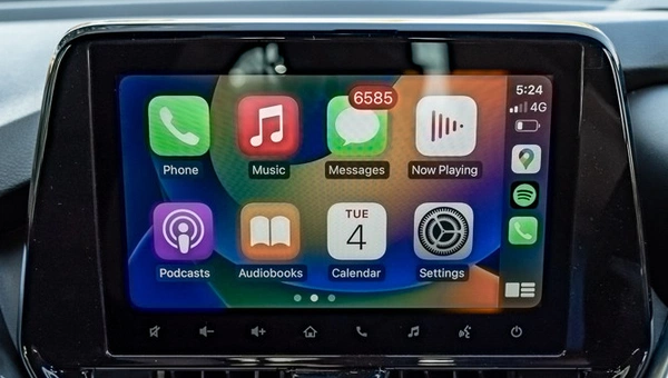 Wireless Android Auto and Apple CarPlay are extremely practical for daily commuting.