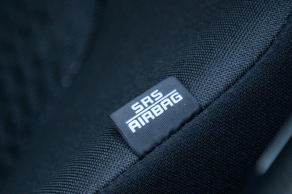 Six airbags as standard provide strong occupant protection.