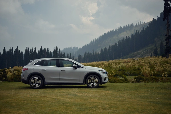 Air suspension + 20 mm lift.